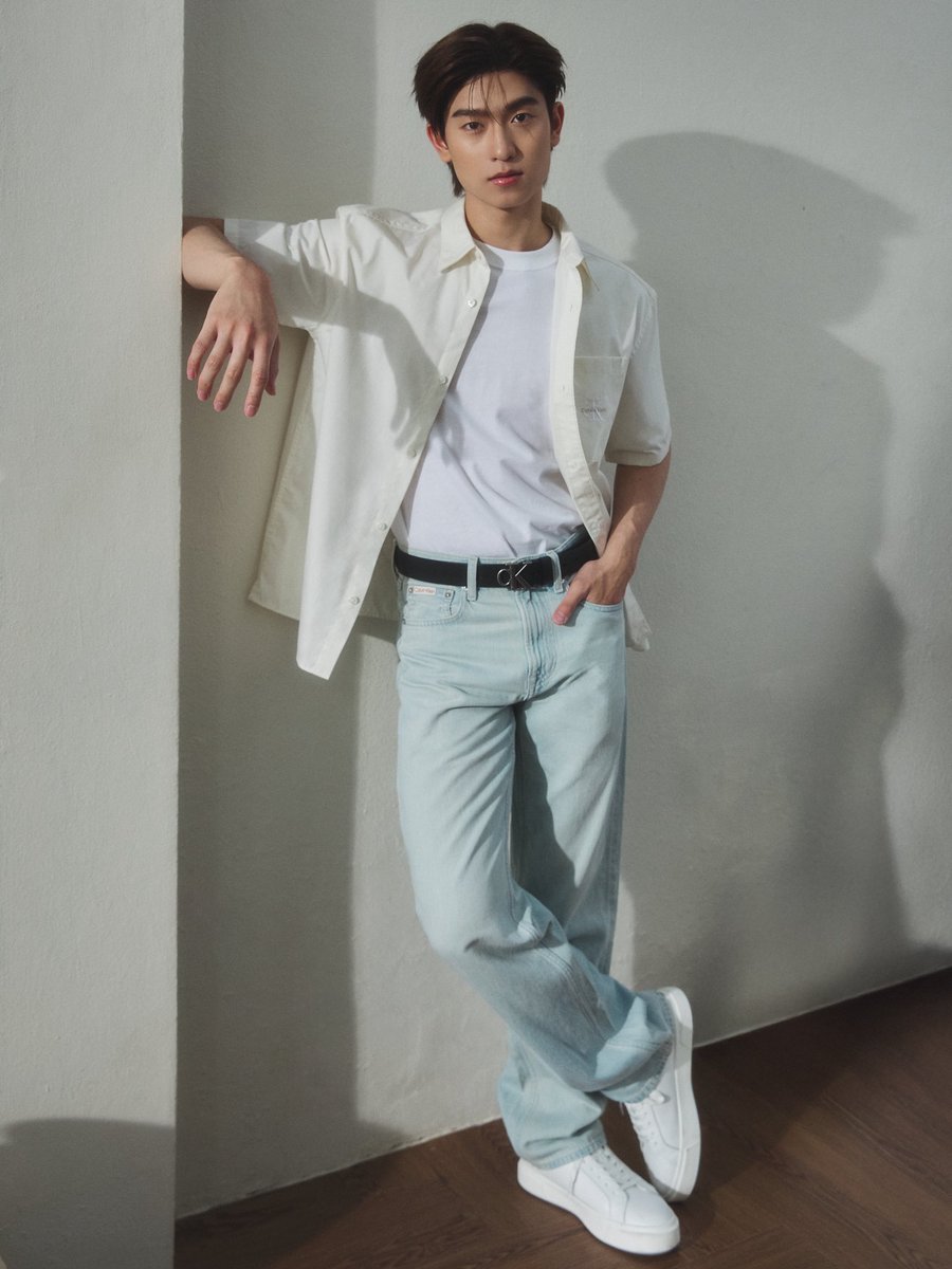 ELLEThailand's tweet photo. หล่อทุกมุม! แอร์พอร์ตลุคของ โทมัส ธีรทัศน์ @tthomastc เตรียมออกเดินทางสู่มหานครนิวยอร์ก เพื่อร่วมชม Calvin Klein Collection Spring 27 Runway Show ในวันที่ 12 ก.ย. 69 เวลา 02.00 น. ตามเวลาประเทศไทย 

#ELLEThailand
#calvinklein ‌
#tthomastc https://t.co/YGYD16lw39