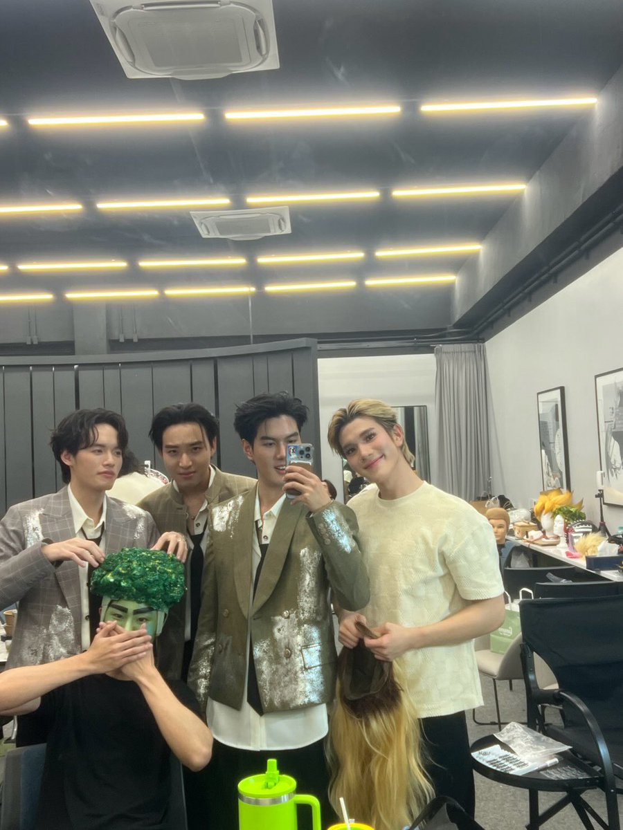 nongsiii's tweet photo. FotFot with Gemini’s best friends 😝🤍
cr: apipat_indy

#GeminiConcert
#GeminiFourth #เจมีไนน์โฟร์ท
#Fourthnattawat #โฟร์ทณัฐวรรธน์ https://t.co/0BpI876Dfj