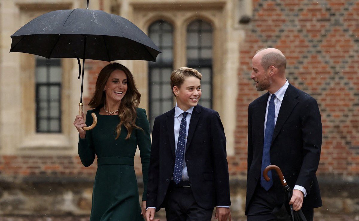 according2_taz's tweet photo. Here he is!! Prince George has arrived at Eton, alongside his proud parents, The Prince and Princess of Wales 👑 https://t.co/OJ8usW4VmO