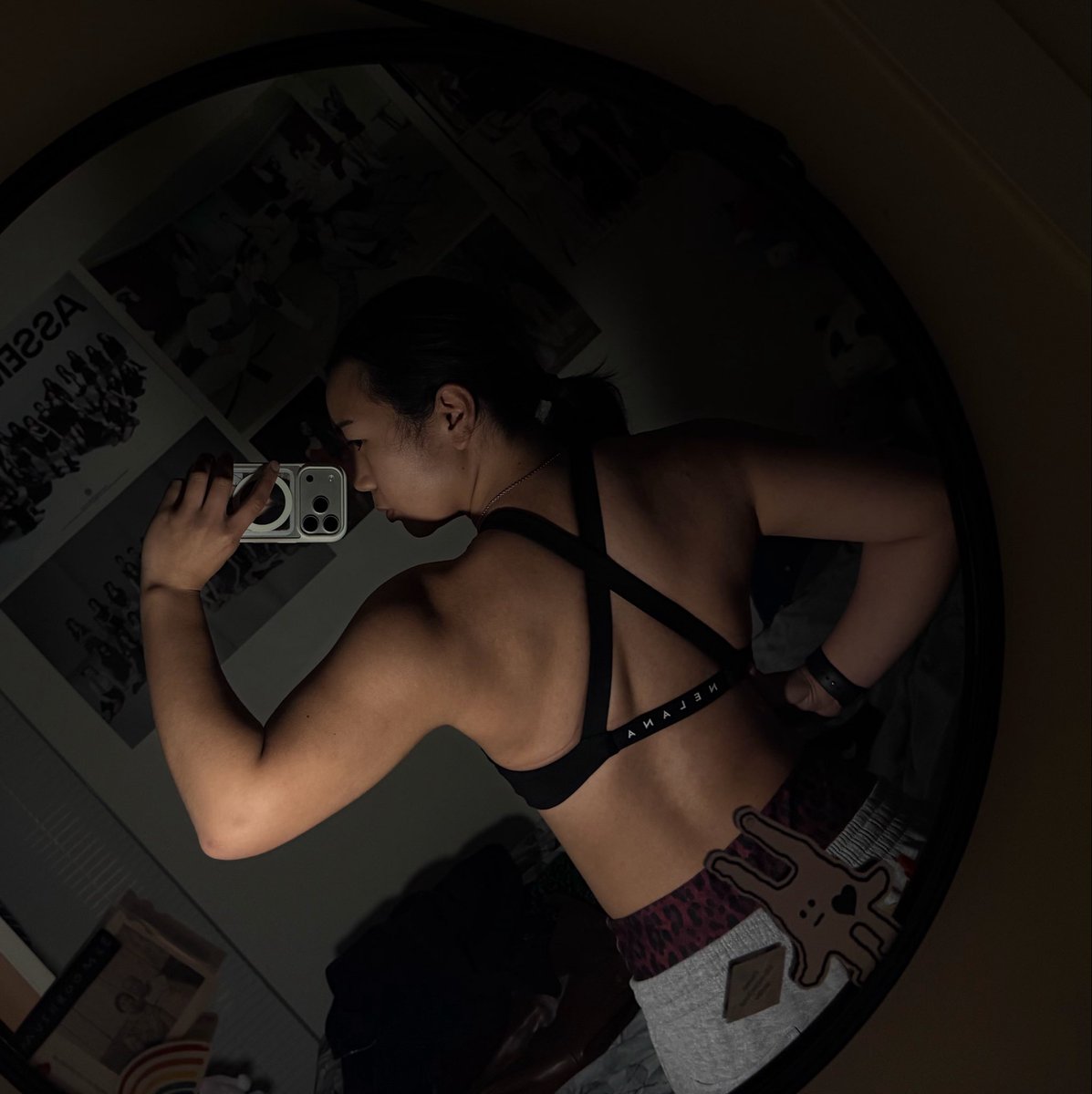 hyeroomyz's tweet photo. hows the view from back there? #wlw #les https://t.co/3f5x6DGhkF