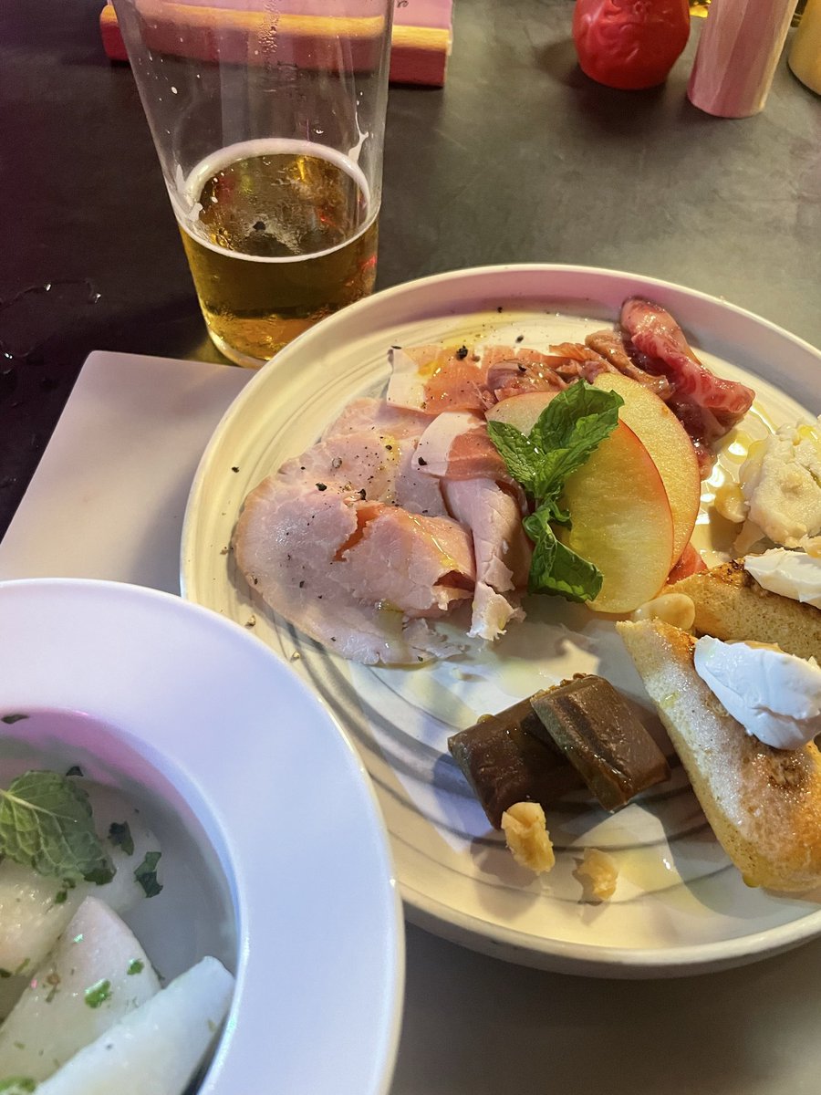 sagayuko's tweet photo. 不謹慎だったらすまぬが、お察しの通り地下鉄が止まったゆえ私はいつも以上に羽ばたいてる、なう。無事です。 https://t.co/Io3xh2yfaW