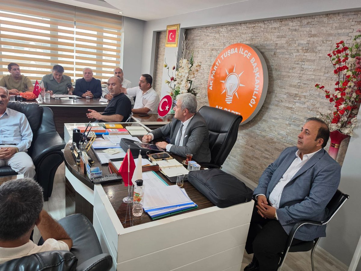 vanaktusba's tweet photo. 📍 AK Parti Tuşba İlçe Başkanlığı

İlçe Başkanımız Ümit Kanan’ın öncülüğünde haftalık olağan yönetim ve yürütme toplantımızı gerçekleştirdik.

Teşkilat çalışmalarımızı, sahadaki faaliyetlerimizi ve önümüzdeki dönemde gerçekleştireceğimiz çalışmaları istişare ederek yol haritamızı değerlendirdik.

Tuşba’mız için gece gündüz demeden, birlik ve beraberlik içerisinde çalışmalarımızı kararlılıkla sürdürüyoruz.

#AKPartiTuşba  #TürkiyeYüzyılı #BirlikteGüçlüyüz
@ahmetbuyukgumus @mustafaalkayis @Recep_ayd25 @K_Turkmenoglu_V @Burhan_Kayaturk @ArvasAbdulahat   @umitkanan72 @serdaraysan65 

@akparti @AKGMTeskilat @akpartivan