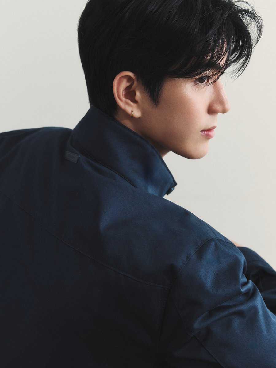 webmixmaya's tweet photo. ทั้งสามสวมใส่ไอเท็มจาก Calvin Klein Fall 2026 โดดเด่นด้วยกางเกงยีนส์ที่พอดีกับรูปร่างและสไตล์เฉพาะตัว ถ่ายทอดความมินิมอลอันเป็นเอกลักษณ์ของแบรนด์และสะท้อนความมั่นใจของแต่ละคนได้อย่างลงตัว

#calvinklein 
#linglingkwong  #thomaschungmanirat  #sea_tawinan https://t.co/iNOu0IgqYA