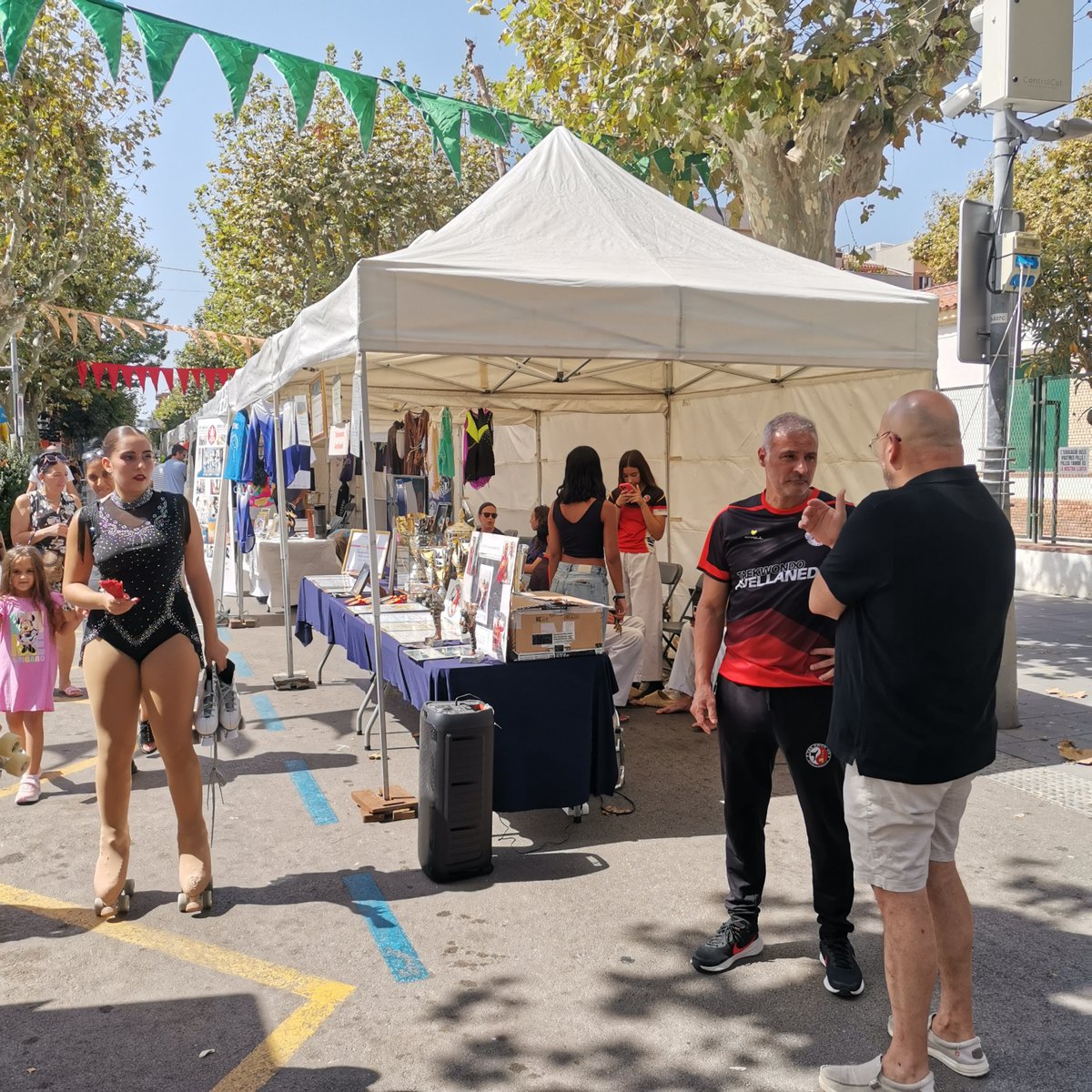 ERCpm's tweet photo. Visita a la Mostra d’Activitats Extraescolars de Premià de Mar.
Una jornada per conèixer les entitats i centres del nostre municipi i la seva oferta esportiva, cultural, artística i educativa pels infants i joves. 
El regidor @Xavier_Gatius, 
1/2 https://t.co/dTptNE0xpq