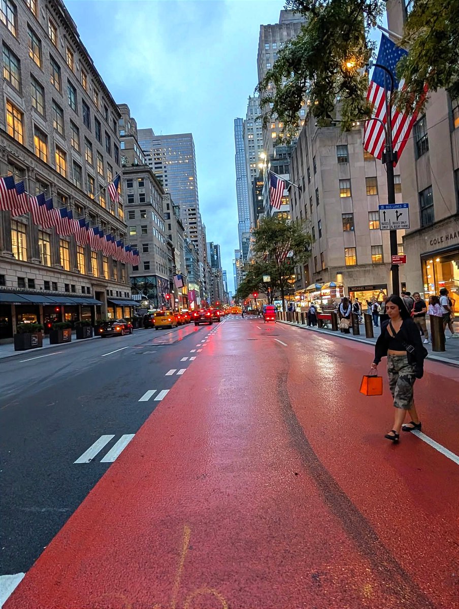 realmagine's tweet photo. Fifth Avenue energy in Midtown Manhattan 🚕🗽🏙️

📍 Fifth Avenue, New York, USA 🇺🇸  
🗺️ https://t.co/XAnTGzTiYT

📸 @realmagine

#Imagine #FifthAvenue #NewYork https://t.co/FLCEExNcBa