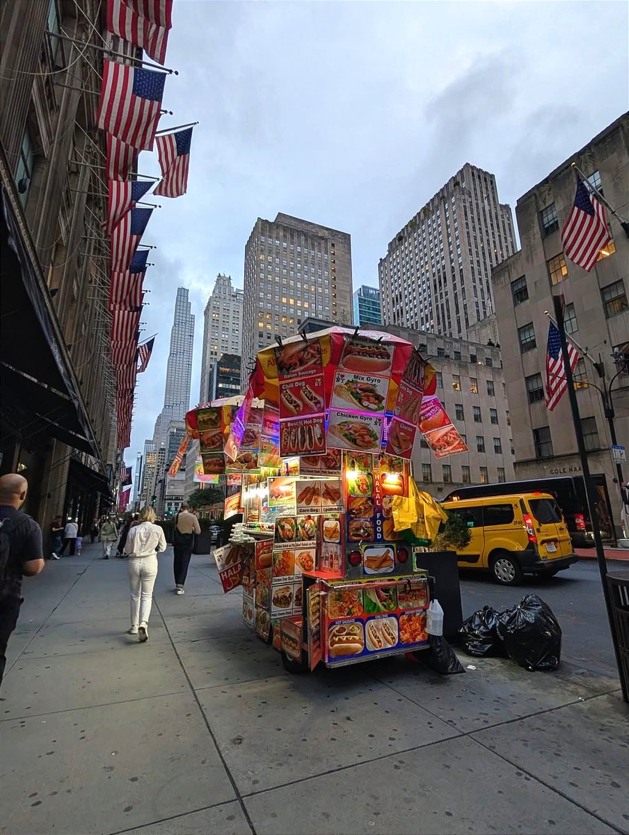 realmagine's tweet photo. Fifth Avenue energy in Midtown Manhattan 🚕🗽🏙️

📍 Fifth Avenue, New York, USA 🇺🇸  
🗺️ https://t.co/XAnTGzTiYT

📸 @realmagine

#Imagine #FifthAvenue #NewYork https://t.co/FLCEExNcBa