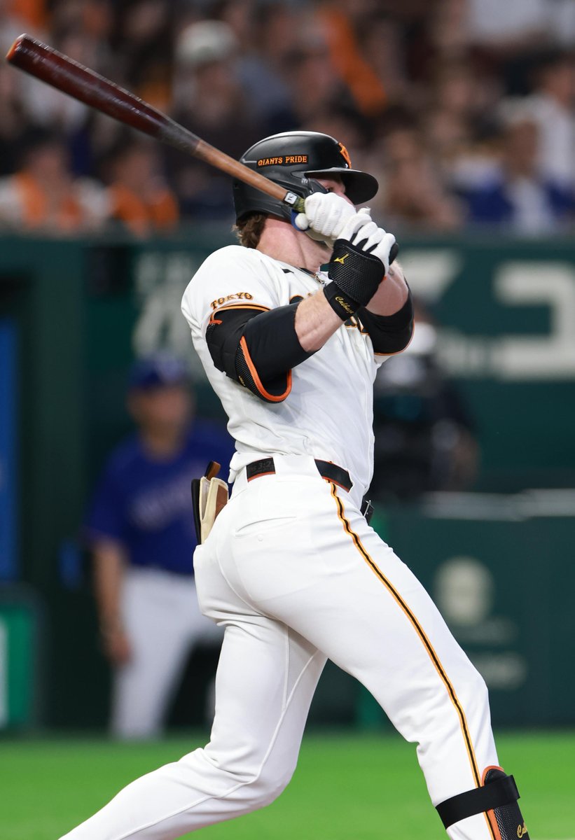 sanspo_giants's tweet photo. 【🔥#熱闘撮って出し🔥】

1軍に帰ってきた #キャベッジ 選手、新フォームで初球を振りぬき、鋭く右中間を破る二塁打。弓矢ポーズも披露🏹（撮影・萩原悠久人）

#巨人 #ジャイアンツ #giants #サンスポ https://t.co/XuCi6AF7eo