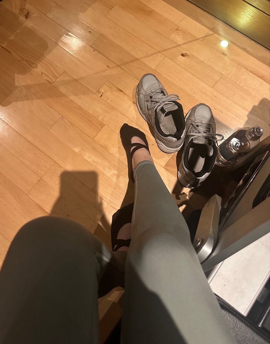 arabellarxx's tweet photo. Another sweaty reformer class complete ✨

Now I’m craving a healthy lunch and a post-workout smoothie before I go live… 😇

If you’re reading this thinking you should take care of that for me, you’re finally getting the right idea 👏🏻 https://t.co/vve0KxjbI7