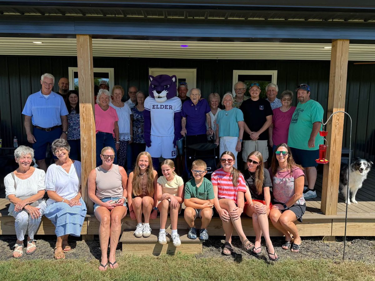 ElderHighSchool's tweet photo. Al Bosch, Elder Class of ‘46, celebrated his 99th birthday with family and friends on Sunday.

The Elder Panther and Tom Reiring paid a special visit to Al in Farmers Retreat, IN, to wish him a happy 99th birthday!

Happy Birthday, Al!

#Altiora https://t.co/AXtYniqQq7