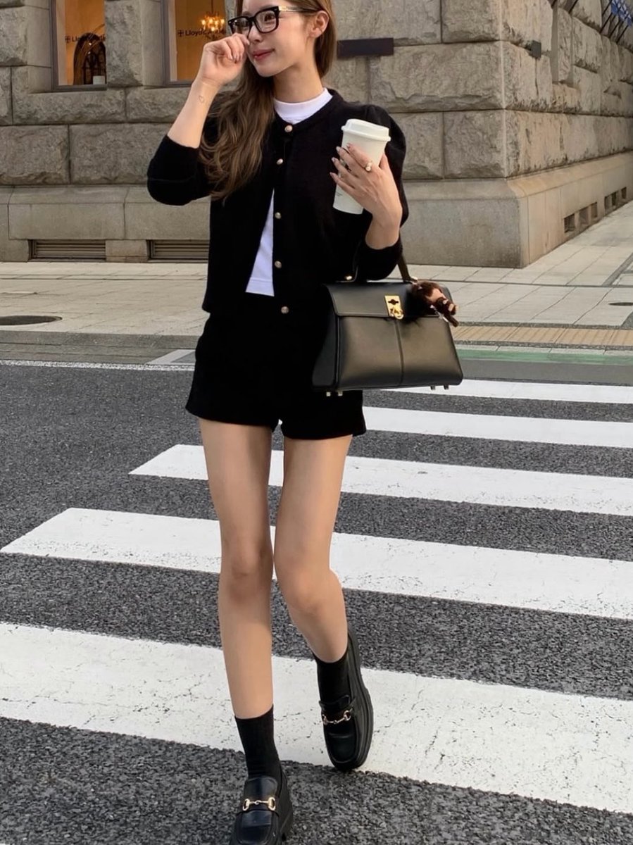 miwoooxy's tweet photo. 去年人気やったカーディガンコーデ🖤 https://t.co/IyLdVzFLxL