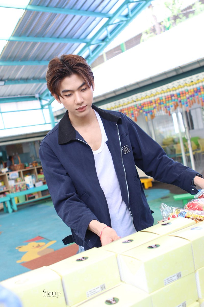 StampOfficialTH's tweet photo. วันเกิดน้องแสตมป์ปีนี้ ขอมีความสุขด้วยการส่งต่อความสุขให้กับน้องๆ ได้เลี้ยงอาหาร และมอบสิ่งของให้กับน้องๆ 

ขอให้รอยยิ้มของเด็กๆ ในวันนี้ เป็นของขวัญที่ดีที่สุดของวันเกิดปีนี้นะครับ 💚���

#Stamp22ndchapter 
#stamp_panachkorn https://t.co/qoDgoB6CwO