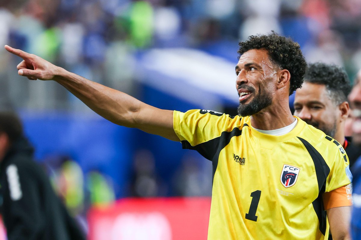 ActuFoot_'s tweet photo. 🚨🚨 WOOOW ! VOZINHA 🇨🇻 FAIT PARTIE DES NOMMÉS POUR LE TROPHÉE YACHINE AU BALLON D’OR 🌕 !!! 🧤 https://t.co/XqfjxHyXyZ