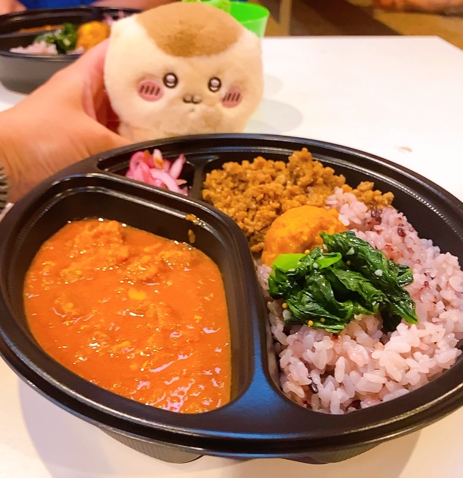 tarayu37's tweet photo. チエノワカレー、ちゃんぽん、手羽あぶりも食べました。食べて飲んでおしゃべりしてアカスリしてもらってゴロゴロして、だいたいいつも過ごし方は同じなんだけど、毎回少しずつ変化や進化があり、でも変わらず居心地が良くて幸せだなぁと思う。いつかはお泊まりしたい!早く育て、子達!!#NWLD https://t.co/sAUTppfbYU