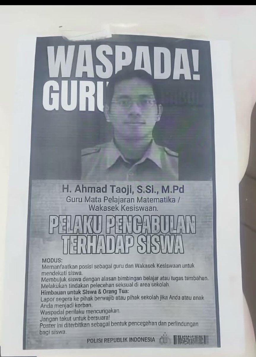 biduanssa's tweet photo. GILA! GURU GILA! CABUL! SINTING!

guru di SMPN 1 Pamanukan melakukan pelecehan seksual ke siswinya di ruang guru.

yg bilang "kok gak ngelawan? berarti sama-sama mau kan?" sini gw tempeleng pake buku islam ala prabowo.

kenapa gak ngelawan? KARNA NGE-FREEZE! sini aku jelasin: https://t.co/H4elGzhCRs