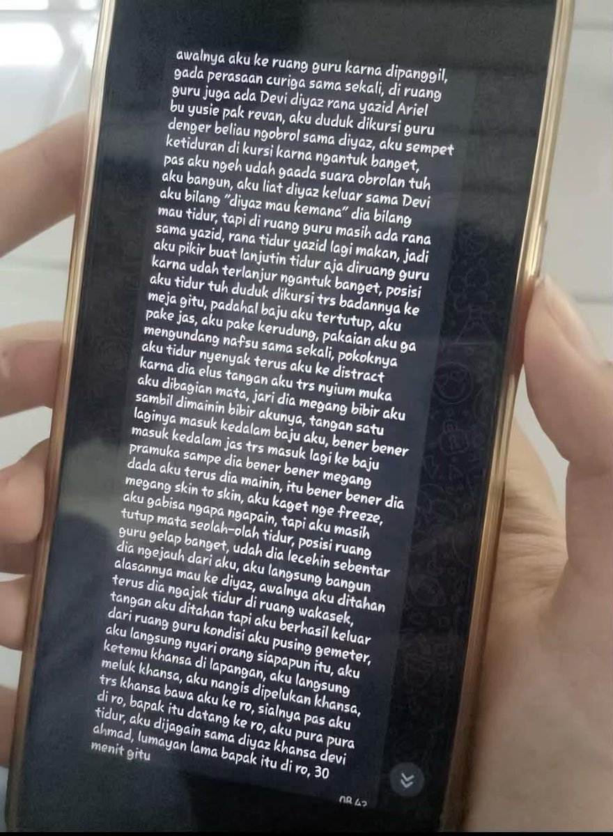 biduanssa's tweet photo. GILA! GURU GILA! CABUL! SINTING!

guru di SMPN 1 Pamanukan melakukan pelecehan seksual ke siswinya di ruang guru.

yg bilang "kok gak ngelawan? berarti sama-sama mau kan?" sini gw tempeleng pake buku islam ala prabowo.

kenapa gak ngelawan? KARNA NGE-FREEZE! sini aku jelasin: https://t.co/H4elGzhCRs