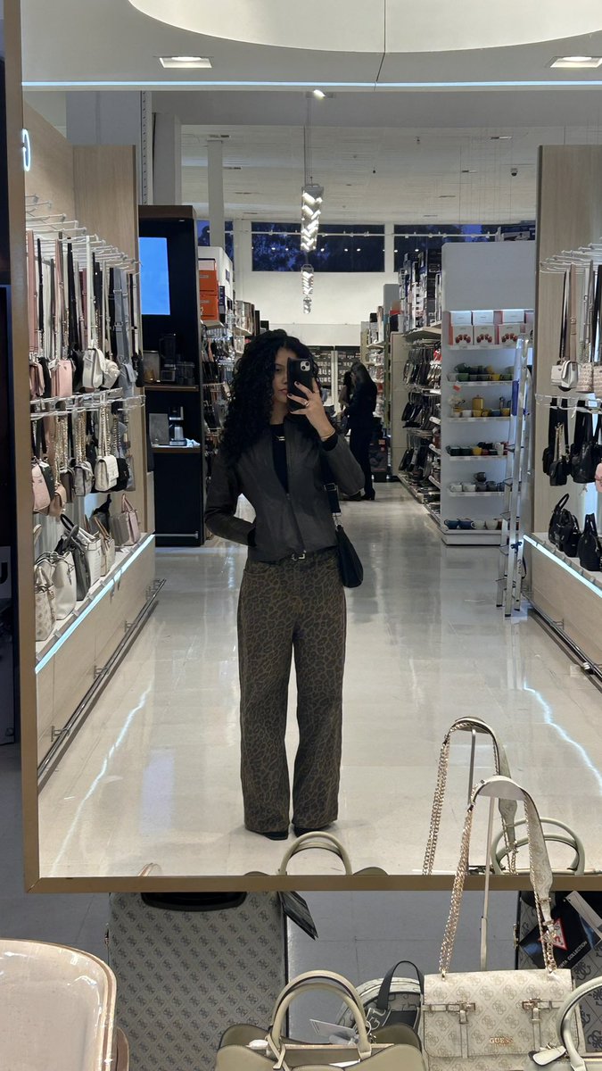 luszthv's tweet photo. Ontem tentei fazer um fit vampirona oq acharam? https://t.co/FOruH5fw4y