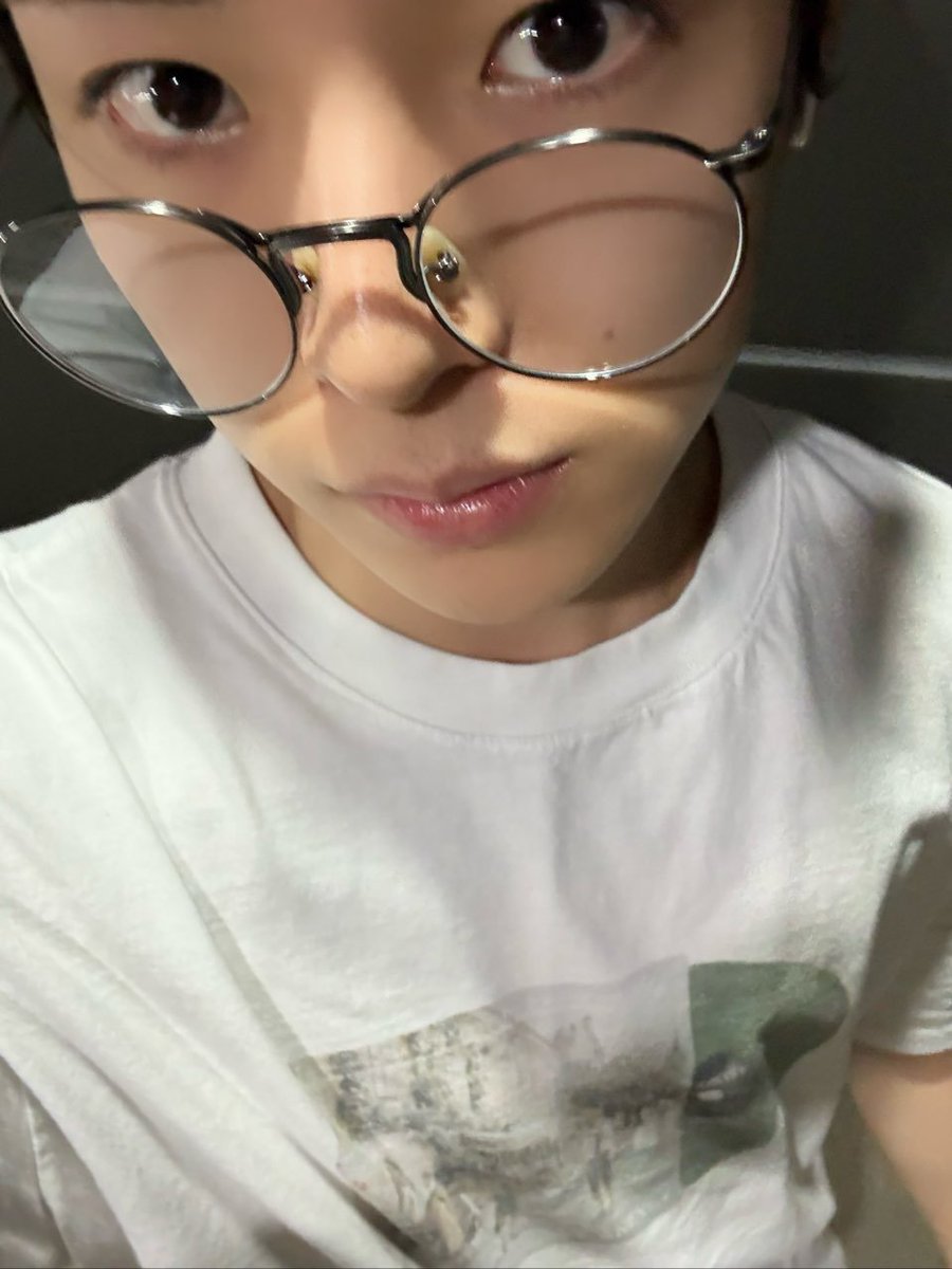 nyang_zzzii's tweet photo. 그래서 기가막히게
머리 안보이는 사진을..... https://t.co/6YjxAppNKA