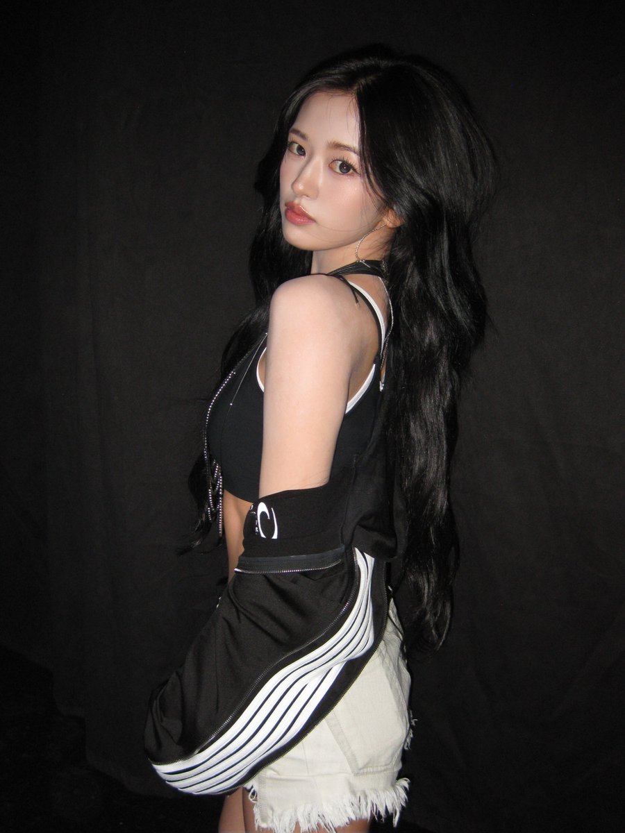 ivepics_'s tweet photo. yujin instagram update https://t.co/xYbfp0kzvg