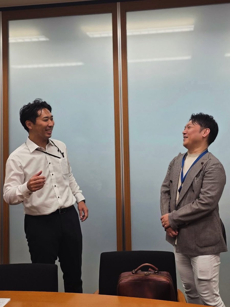 yudai_kawamura's tweet photo. 訪問診療に関する現場のお声を、野本たつや港区議とともに、厚生労働省、警察庁に届け、意見交換を行いました。
野本議員とはほぼ同世代。これからも連携を密に政治を前に進めて参ります‼️ https://t.co/qv5hxRNopV