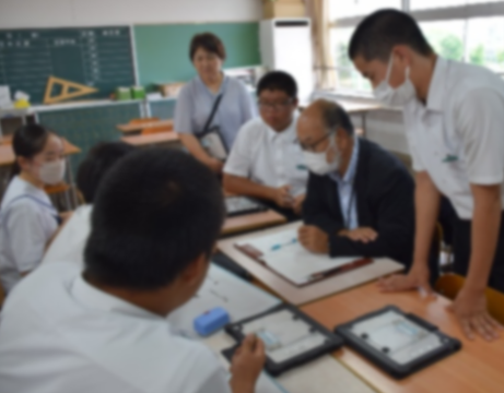 sabajhschool's tweet photo. 9月3日（木）、学校運営協議会の委員の皆様と3年生が熟議を行いました。「学習」「生活」「健康・体育」「地域貢献」の4つの部会に分かれ、学校の課題を共有し、よりよい学校づくりに向けて、課題解決のためのアイデアを出し合いました。 https://t.co/qPI9EF1QD6