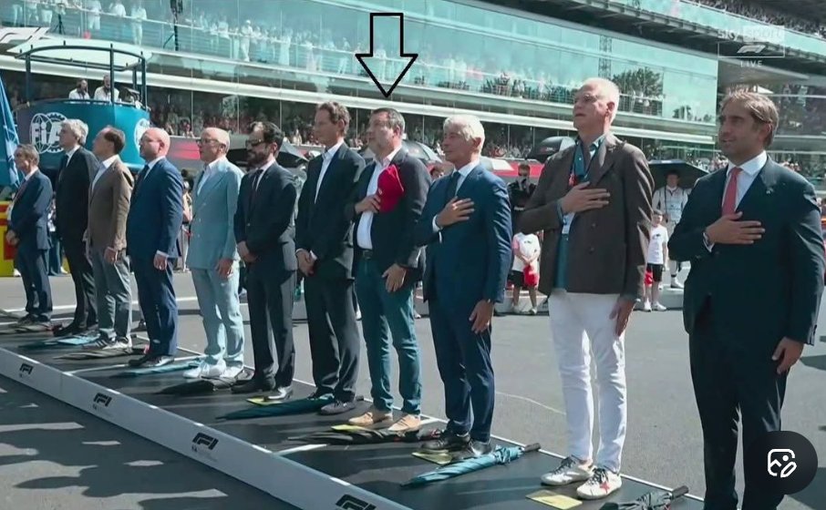 giorgiaa26's tweet photo. Quando il Pirla si e' presentato a Monza, la Ferrari stava per rinunciare a far scendere in pista le sue due auto. Gia' sapeva come andava a finire con il Pirla porta sfiga presente....ed e' andata a finire così... https://t.co/oLoWuFZrPf
