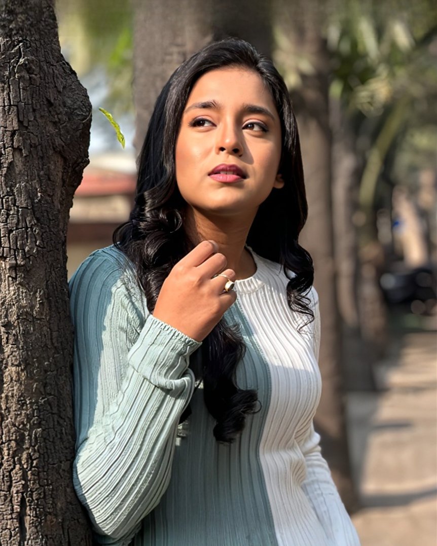 rakeshopg's tweet photo. Alluringly gorgeous, she is a world of pure enchantment ✨😍

#SumbulTouqeerKhan https://t.co/AwBFLaznBQ