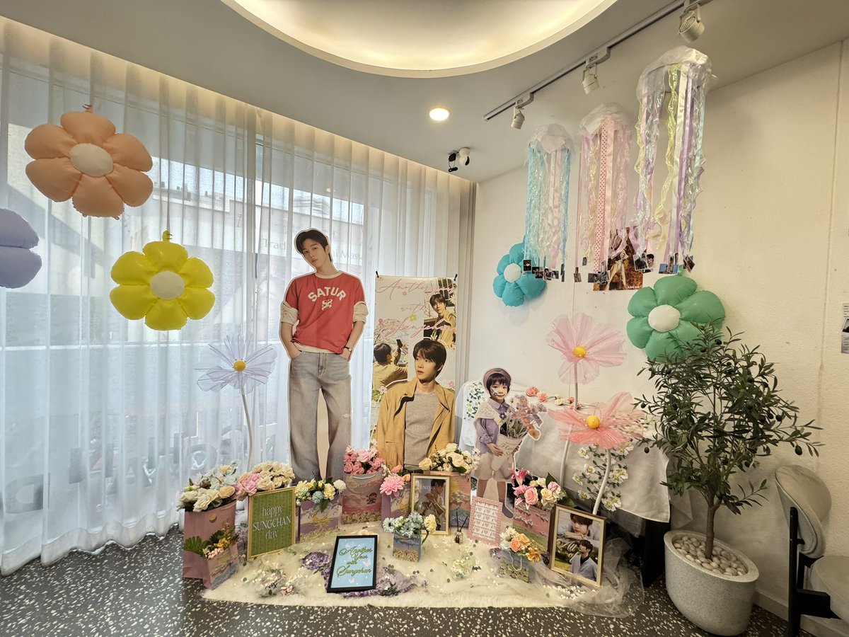 AYW_SUNGCHAN's tweet photo. ⋆ ₊ ☽ ⋆𝑆𝑈𝑁𝐺𝐶𝐻𝐴𝑁 𝐵𝑖𝑟𝑡ℎ𝑑𝑎𝑦 𝐶𝑎𝑓𝑒 ⋆ ₊ ﾟ ☽ * ₊ ⋆

คาเฟ่พร้อมแล้วฮะ ทุกคนพร้อมยางงงง

𐂂 มาเจอกันเยอะๆนะคะ ෆ♡

#AnotherYearWithSUNGCHAN
#정성찬 #SUNGCHAN #HAPPYSUNGCHANDAY https://t.co/JBvC1uS3As