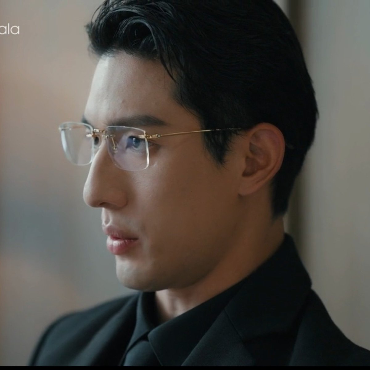 cherryfulpeach's tweet photo. you know they're gonna be toxic asf if they're wearing them glasses. And the audacity to be toxic when they're literally blind?

#TheMissingPiece #Ash #BittersweetLove #DoubleHelix https://t.co/dKh1XUjxZs