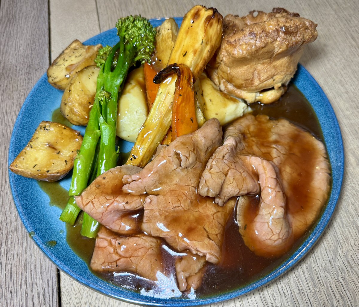 StickyBeakBlog's tweet photo. A hearty Sunday roast at one of Derbyshire’s most historic country inns 🐻

Beautifully cooked meats, excellent vegetables, enormous portions and possibly one of the best cauliflower cheeses in the ’Shire!

Hot Wings for The Bear Inn, Alderwasley 🔥

https://t.co/MjXzs1Rj99 https://t.co/143EuQJz0f