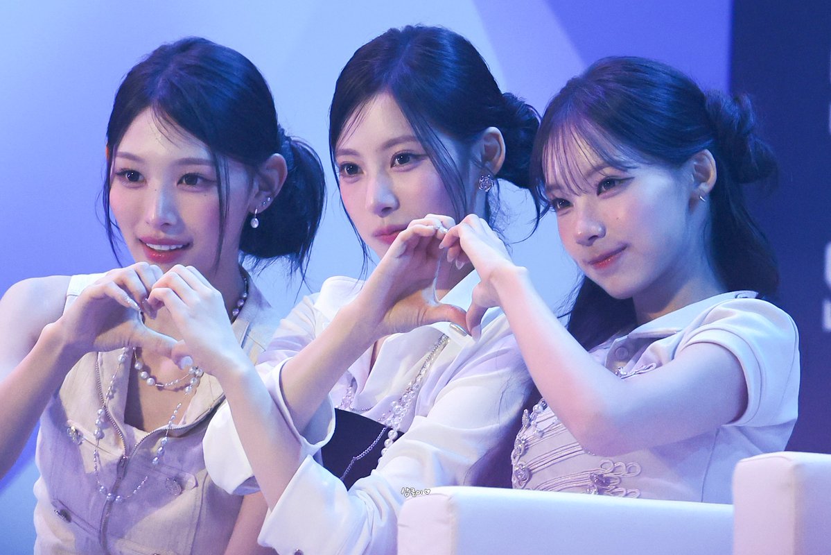 333clover_'s tweet photo. 260906 #미나미 #리브 #원이 

우리언니즈 ㅅㄹㅎㄴㄷ 🫰🫰🫰😻 https://t.co/eCphMtD7np
