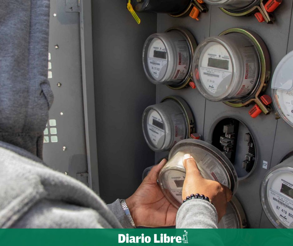 DiarioLibre's tweet photo. 💰| #EconomíaDL | Más personal e inversiones, pero las pérdidas de las EDE no ceden. 

Explora los datos: 🔗https://t.co/DUTqgb43N8 

📷 Foto: Archivo

#DiarioLibre #Noticias #EnergíaDL #SectorEléctrico #RD #EDEs https://t.co/nI8xJwv67L