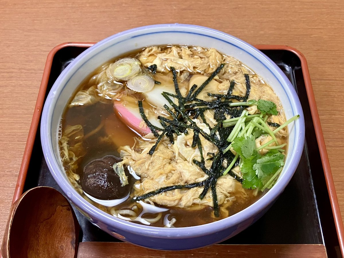 shimizutaxi's tweet photo. 新小岩（松島） 寿々喜 さん・・・
天もり・・・
１，２００円・・・
メチャメチャ 美味しいです・・・
リッチな ツユ・・・
絶妙な 蕎麦・・・
極上の 天ぷら・・・
大好きな 昔ながらの お蕎麦屋さん・・
ご家族の 人柄・・
おかめとじ（冬）も 絶品・・・
宇宙レベルの 名店・・・
#シミタクグルメ https://t.co/VcPbsXxAYe