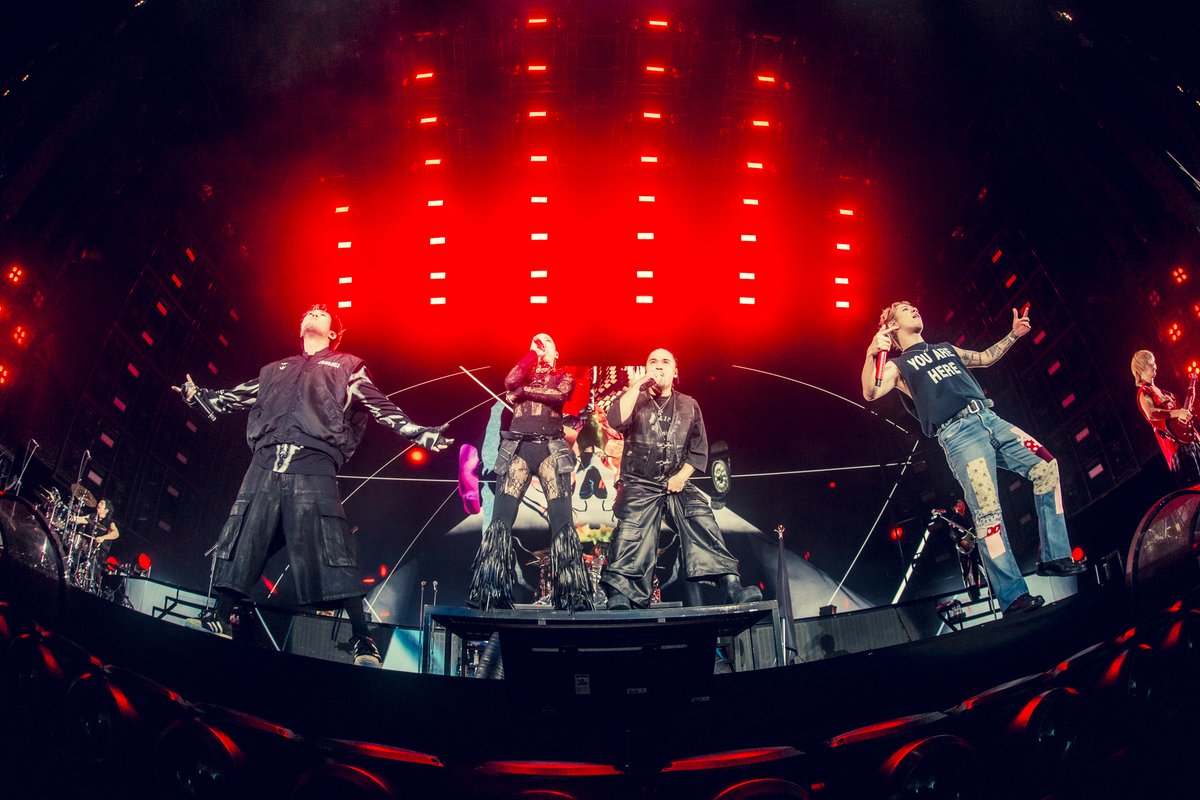 rollingstonejp's tweet photo. 【News】𝗢𝗡𝗘 𝗢𝗞 𝗥𝗢𝗖𝗞
約80万人を動員した『DETOX』ツアー終幕　YAOとして新曲も披露
🔗https://t.co/z1nU5fWUE9

━━━━━━━━━━━━━━━━

「Delusion:All」のアコースティックアレンジから、歴代アルバムを横断するメドレー、「完全感覚Dreamer」まで。ZOZOマリンを沸かせた新旧の楽曲とともに、約1年半のツアーの集大成を振り返る。最終公演は10月9日（金）に配信。Photo by Kosuke Ito, Photo by Masahiro Yamada
#ONEOKROCK #OORDETOX @ONEOKROCK_japan