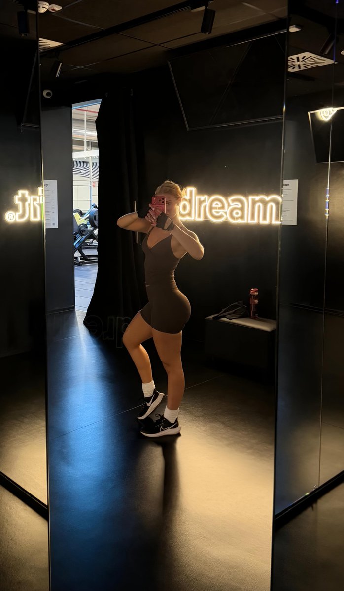 _ifmag's tweet photo. Lia Sikora 🤎 https://t.co/L4AkxMsh4T