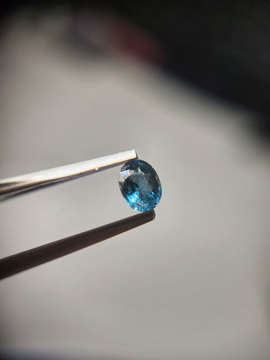 Kka__akk's tweet photo. B77 
마다가스카르산 사파이어 0.6ct
5.4x4.1x2.8
자글자글한 내포물과 살짝 바이컬러, 청량하고 진한 파란색
23,000
#원석마켓 https://t.co/QrWrQ6tsI2
