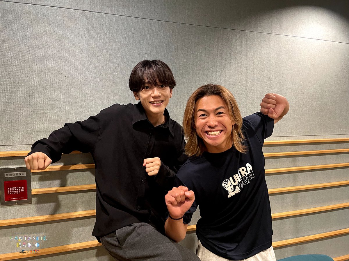 fanta_radio_851's tweet photo. 【26/09/08 FANTASTIC RADIO #408】
サッカーが大好きな二人でお届けした｢中島颯太 Birthday Special!!🎂｣ 本番での黎弥くんの声量は、マイクチェックの10倍は出ています🎙 そして颯太くん憧れの番組に出演できるよう関係各所の皆さま よろしくお願いいたします！🛍
#FANTASTICS #ファンラジ #FM大阪 https://t.co/6RfMrZlstD