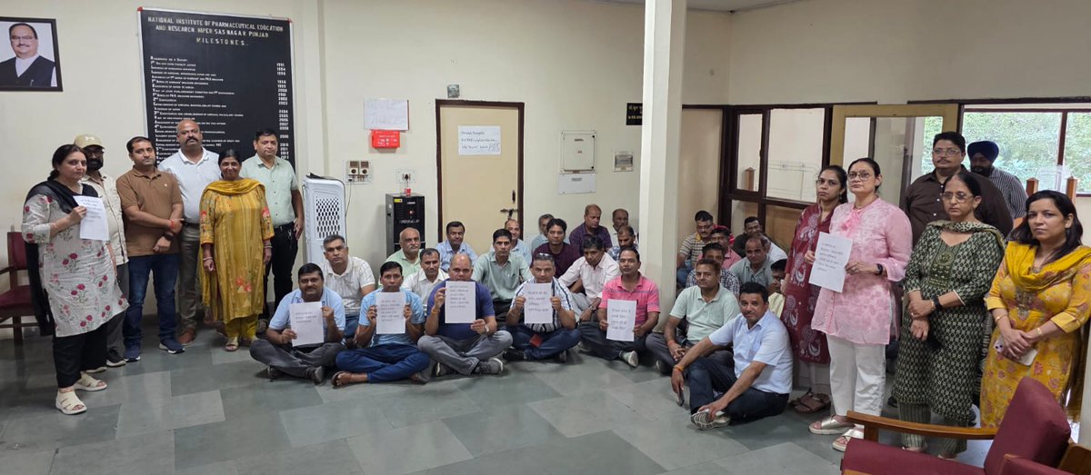 NSWAniper's tweet photo. The Non-Teaching Employees of NIPER-Mohali (Institute of National Importance) Peacefully sitting for their rights in front of Director office from last one week. NIPER-Mohali have no Carrier Advancement Scheme for non-teaching Staff till now even after 30 years of establishment. https://t.co/CKdNg5OMxG
