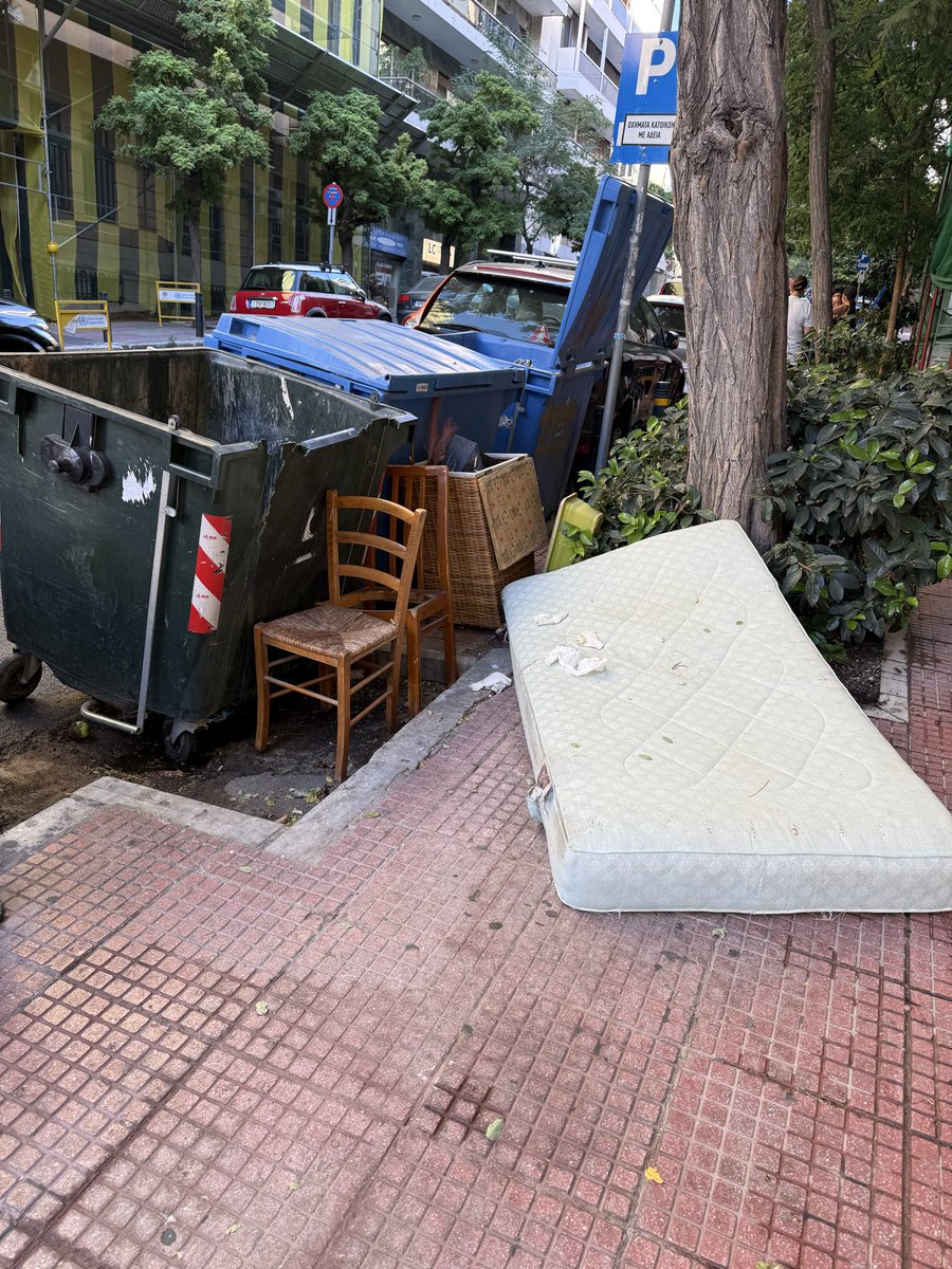 leto_antoni's tweet photo. Δήμος Αθηναίων….
Κέντρο Αθήνας 
Και υψηλού πολιτιστικού επιπέδου … κάτοικοι Κολωνακίου 😒 https://t.co/oKb4Y1hO8K
