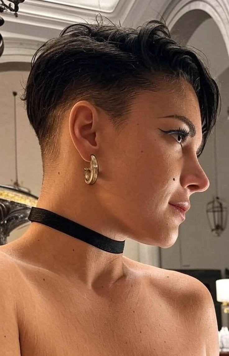 Eman_8282's tweet photo. My husband said I look “awful, like a man” because of my pixie cut. 😔 I actually loved it and felt so confident, but now his words have made me second-guess myself. 💔 Does it really look that bad? 😢 https://t.co/H62SzlsQRz
