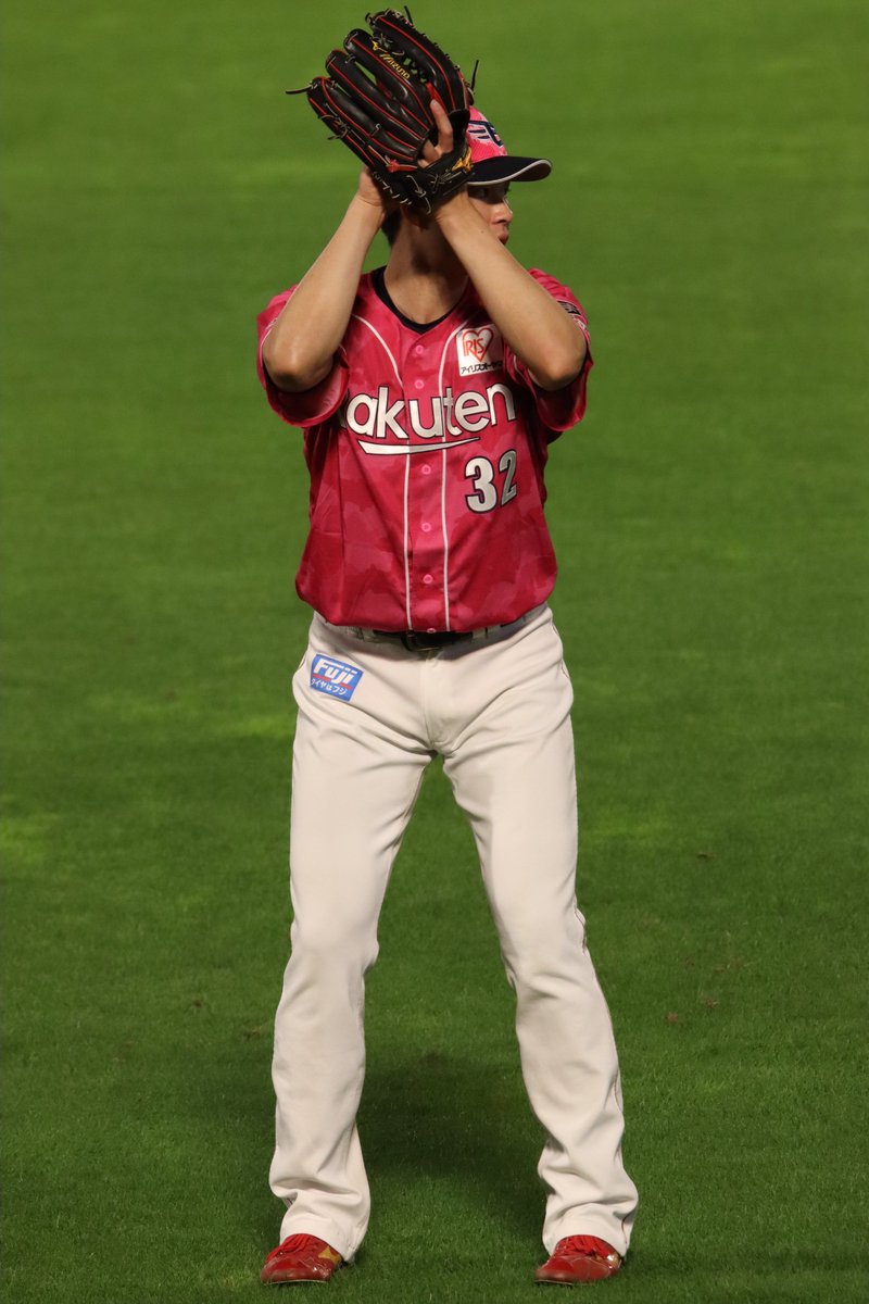 NK324df's tweet photo. 260904 中島大輔

外野にピッチャーいた😙
 #楽天イーグルス  #rakuteneagles https://t.co/rX9irh2lKJ