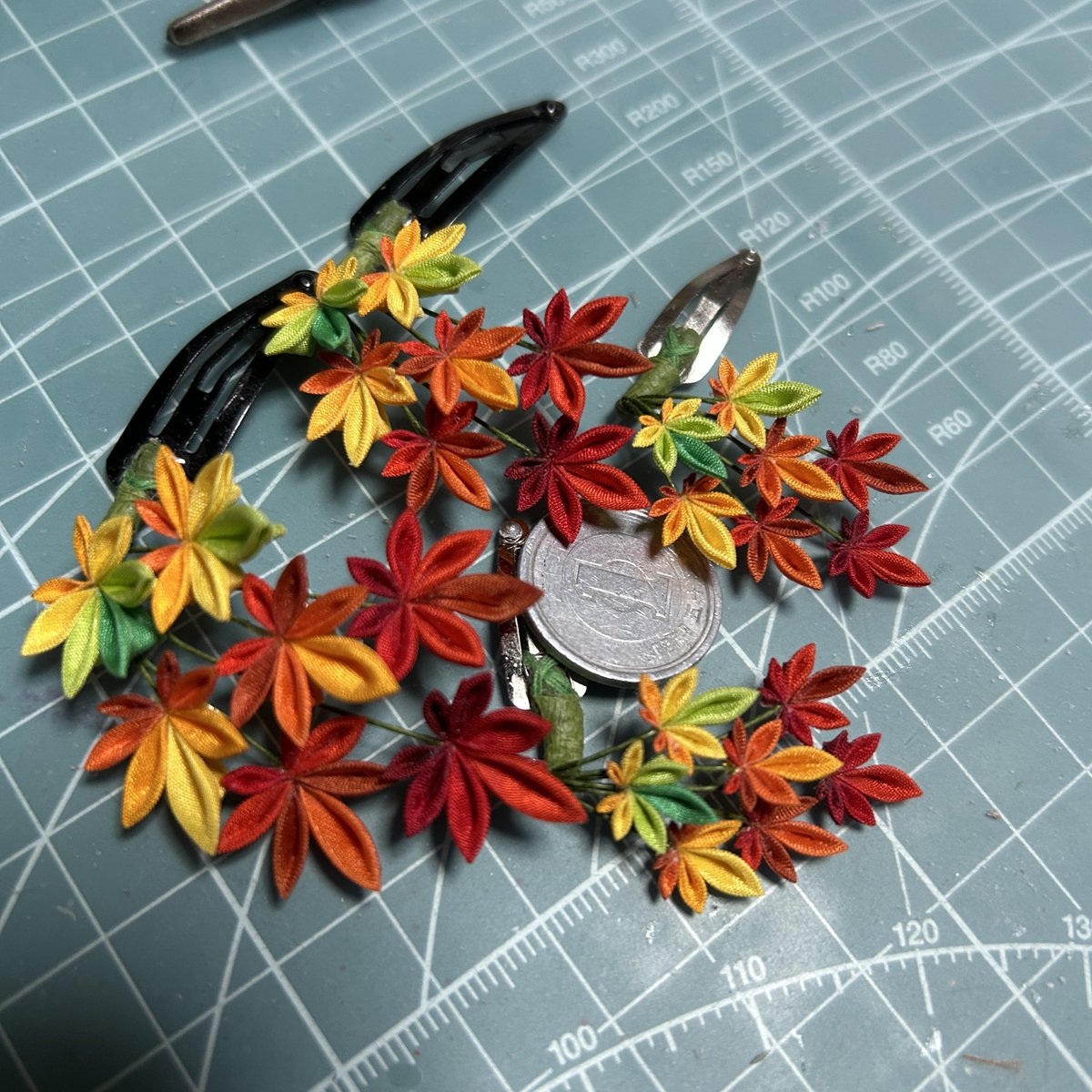 puppenheimcraft's tweet photo. 彼岸花も足りなかった！
…あれぇ？ https://t.co/wzcP1EkJHQ