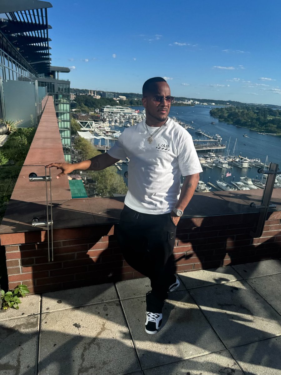 DJQUICKSILVA's tweet photo. Always Bet On Yourself #InRealLife 🎯 

#QuickSilva https://t.co/cvH3dW9kS6