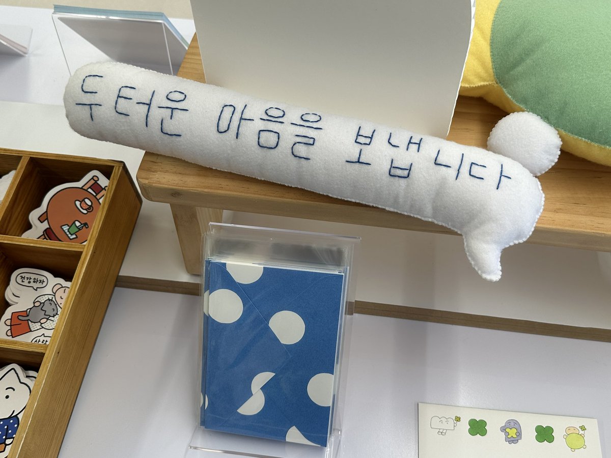 5enh21's tweet photo. 읽고 쓰고 보고 듣고〰️ 좋아하는 걸 계속 계속 좋아하는 힘으로 매일을 살아요 한국문학 고전세문 시 정도 즐겨 읽구요! 책.얘. 하실 성인 여성분(들) 모십니다📖🤍 #독서계트친소 #독서계_트친소 https://t.co/1T3cKXdAOE