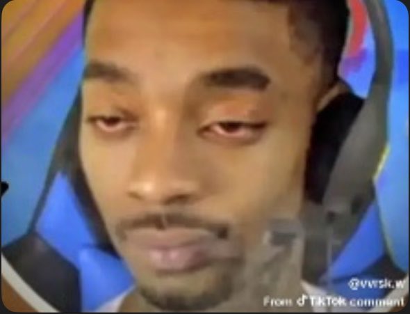 idkkbroo_'s tweet photo. @dailygirlfades Obviously staged bro idk how mfs fall for ts https://t.co/FgfS1lUH3Y