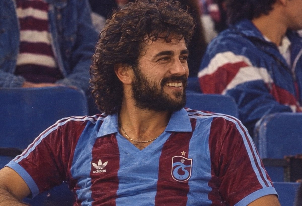 emrboqlu's tweet photo. yıllar geçsede geçmeyen sevdadır trabzonspor 
yalnız forma ateş ediyor 🔥

#trabzonspor #forma #80ler #vintage #retro https://t.co/VFiP4meMyF