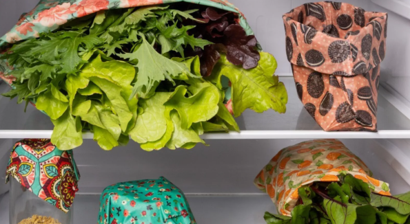 camindus's tweet photo. 🐝 𝐁𝐞𝐞𝐊𝐢𝐧𝐝, integrante de nuestra Comunidad Industrial Mypes, produce envoltorios reutilizables, compostables y sostenibles a partir de ingredientes naturales. 

La empresa continúa impulsando su crecimiento y explora oportunidades de expansión en Argentina y Brasil, a través de un modelo de franquicias. 

Además, fue seleccionada por el programa LEGADO de @BayerConoSur y @Endeavor_Uy, donde accederá a mentorías individuales para optimizar su producción y preparar su proyección internacional.

🗞️ Conocé más en la nota de @InfoNegocios_UY 👉 https://t.co/omqgPwgySk

#IndustriaCompetitiva⚙️
#IndustriaComprometida🤝