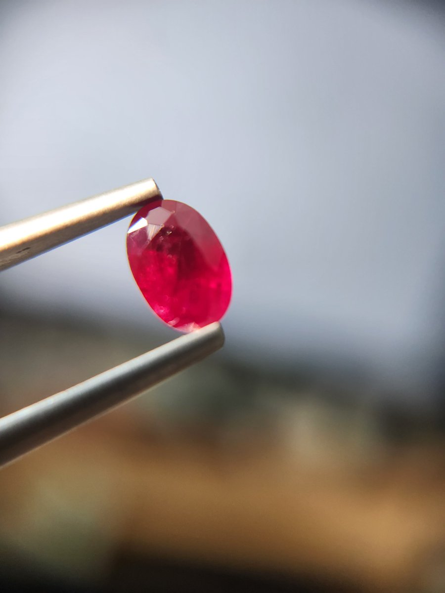 Kka__akk's tweet photo. B69 
모잠비크산 루비 0.45ct 
6x4x2.2mm
육안관찰 어려운 중앙 크랙, 정면에 아주 작은 무지개색 발편 있음
30,000
#원석마켓 https://t.co/DNy4wAmI8F