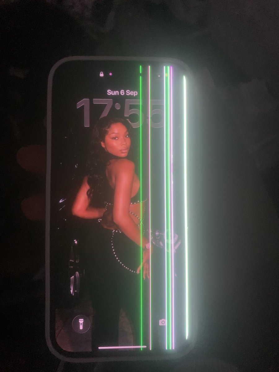 Blessing__ek's tweet photo. This is the phone I used for my live stream on September 6th. I had already tried to sell it, but people were pricing it at ₦50k–₦80k because the screen is bad and it’s eSIM-locked. Someone even told me not to sell it, but to keep managing it and trust that God would intervene https://t.co/FH7RF2kTnI