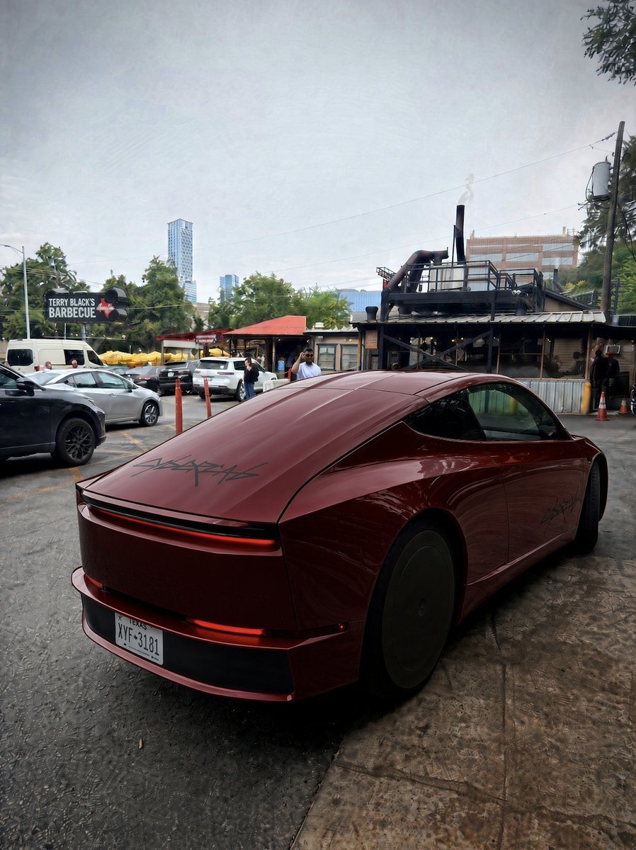 JudithCrai86's tweet photo. I love the gold, but for fun here's what the Cybercab would look like in four other colors: https://t.co/ZpAZWWbyuS