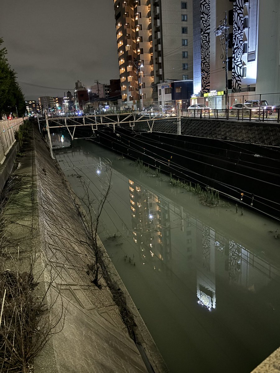 themaruaki's tweet photo. ①時間ぐらい前に桜通りから見た中央線。千種駅の北側。明日は運休だよね…。　#JR中央線  #千種駅 https://t.co/AmBLMUpe6T